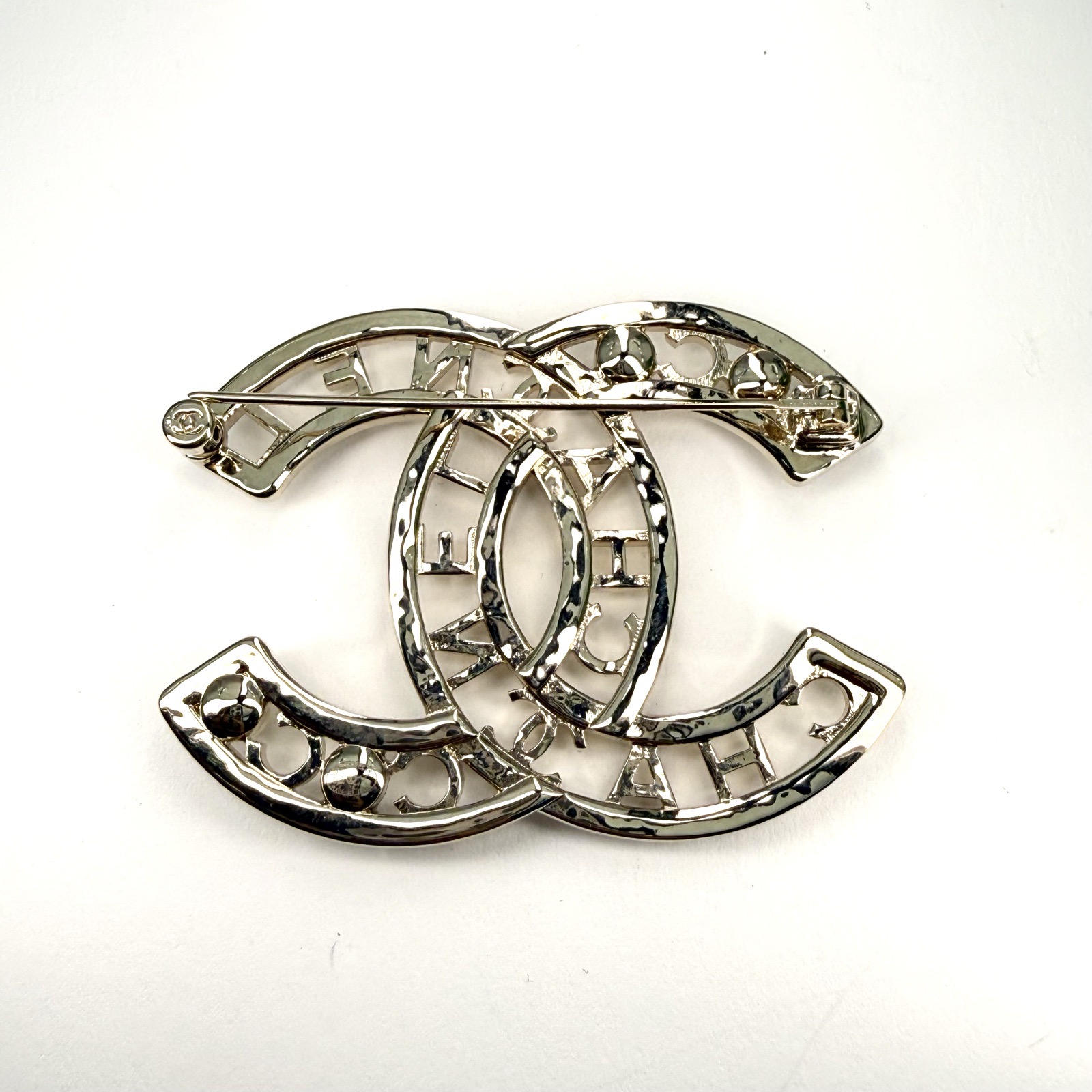 CHANEL 22V Crystal Brooch Alloy-Hana Vintage