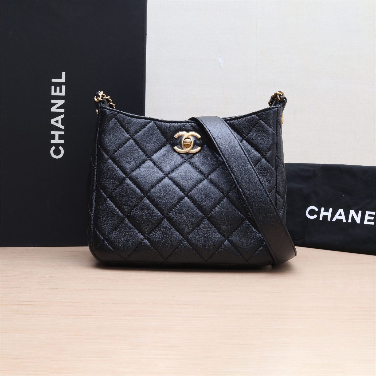 *CHANEL 22 Spring/Summer Checkerboard Pattern Gold Hardware Letter Logo Leather-Threaded Chain Gabrielle Hobo Bag, Small Size-Hana Vintage
