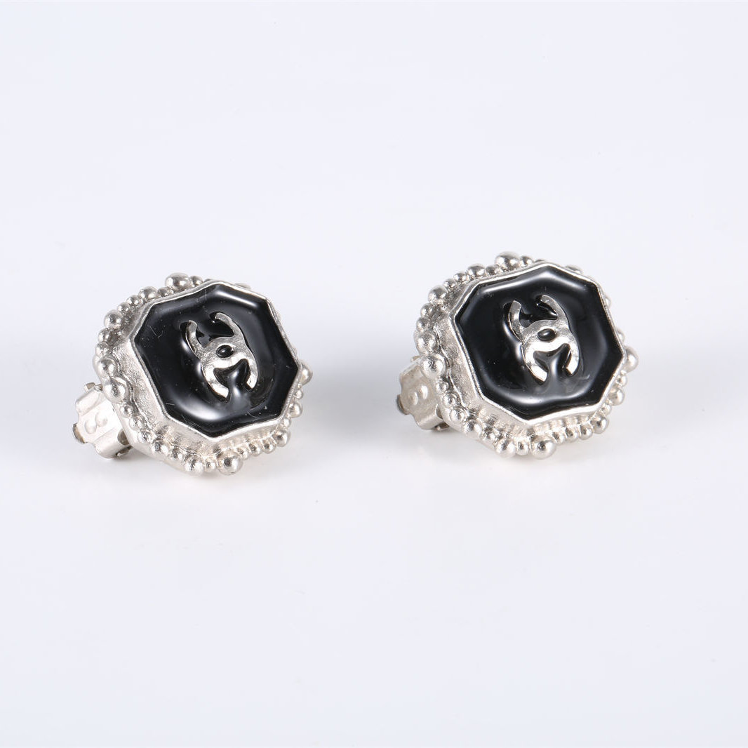 CHANEL 12A Vintage Black Square Clip-on Earrings Alloy-Hana Vintage