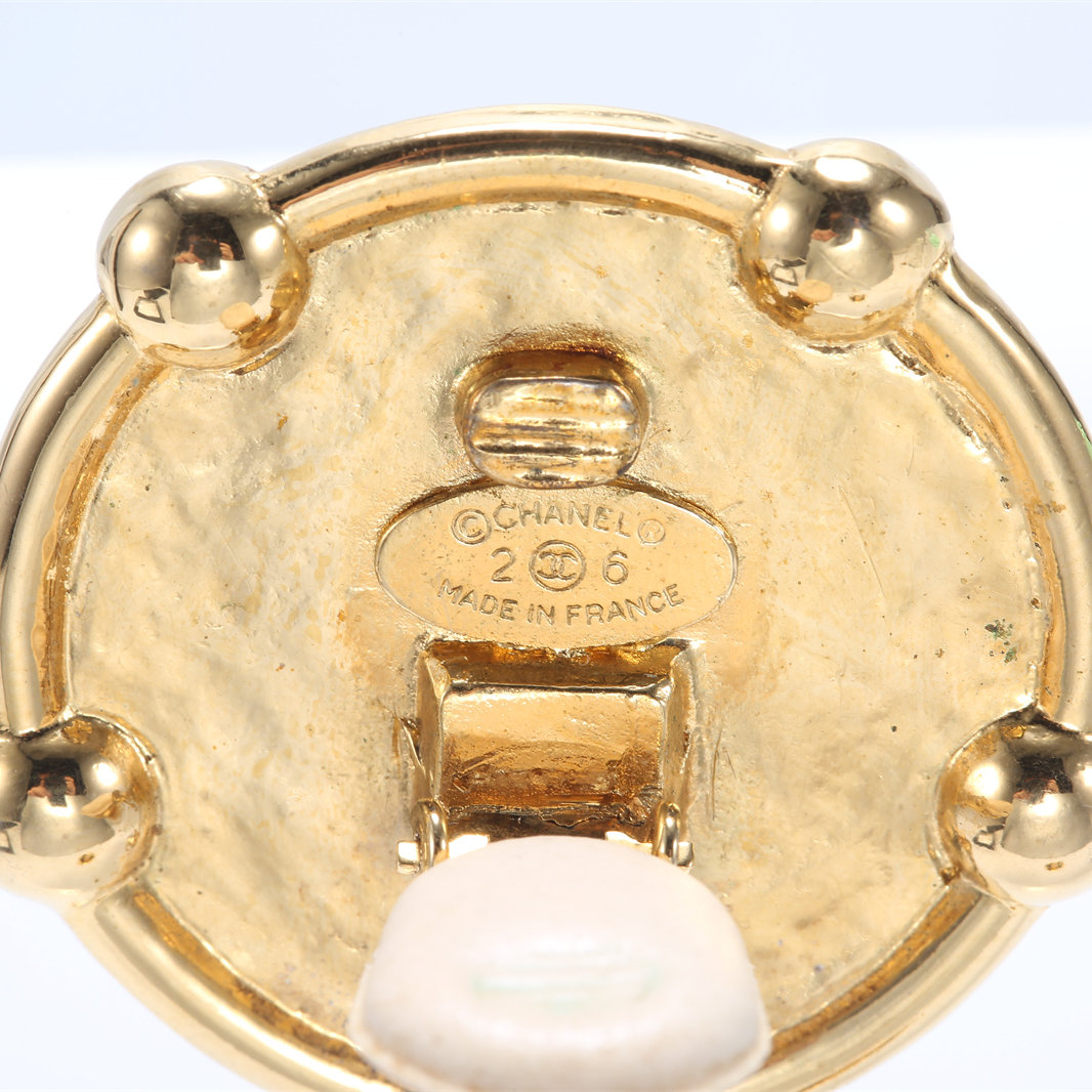 CHANEL Vintage Alloy-Hana Vintage