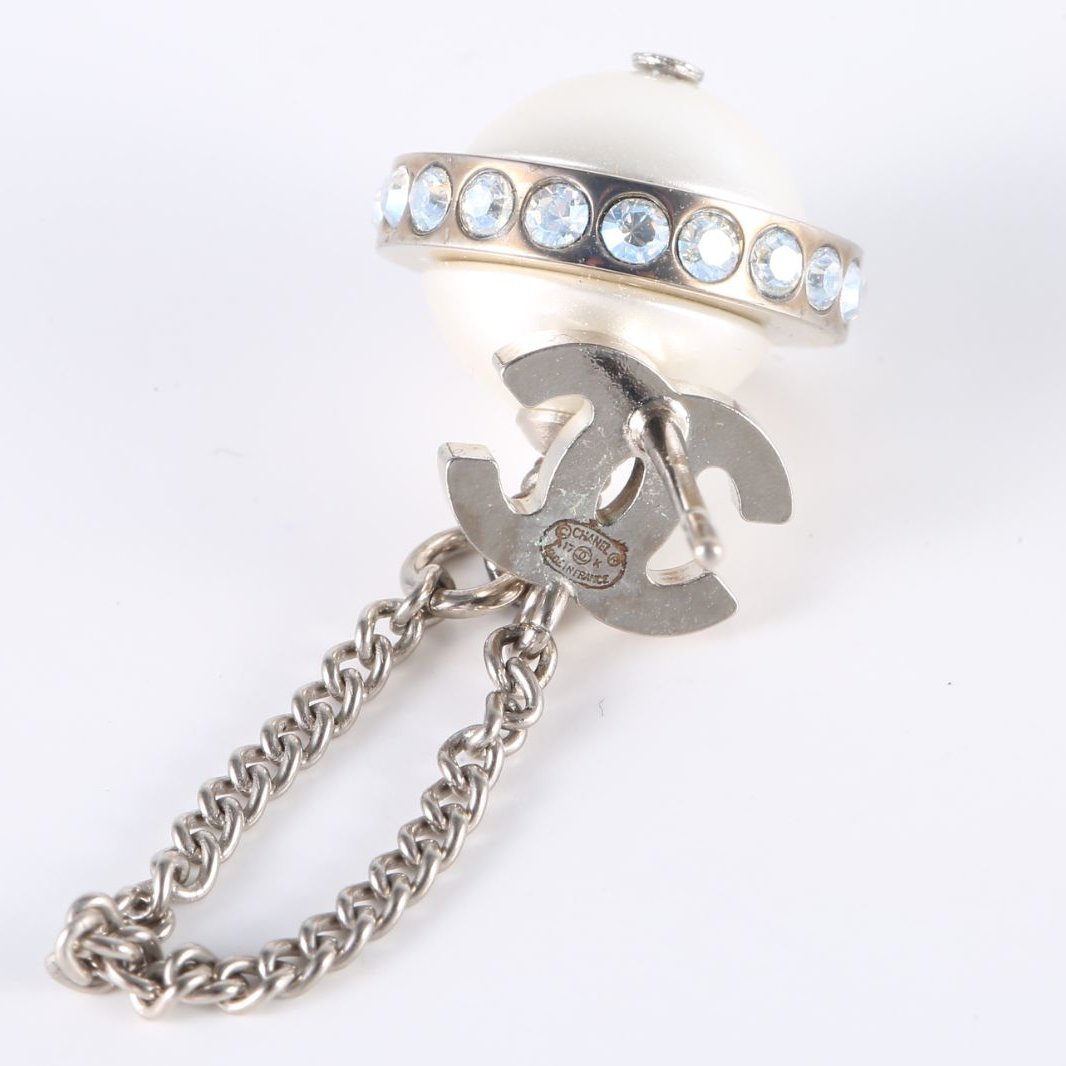 CHANEL 17K Double C Long Earrings Alloy-Hana Vintage