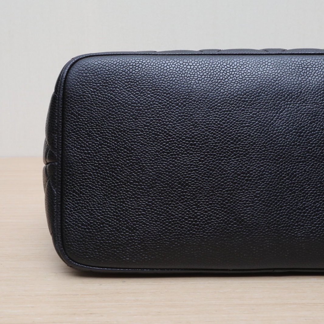 *CHANEL Vintage Black Gold Calfskin Hilton Coin Purse-Hana Vintage