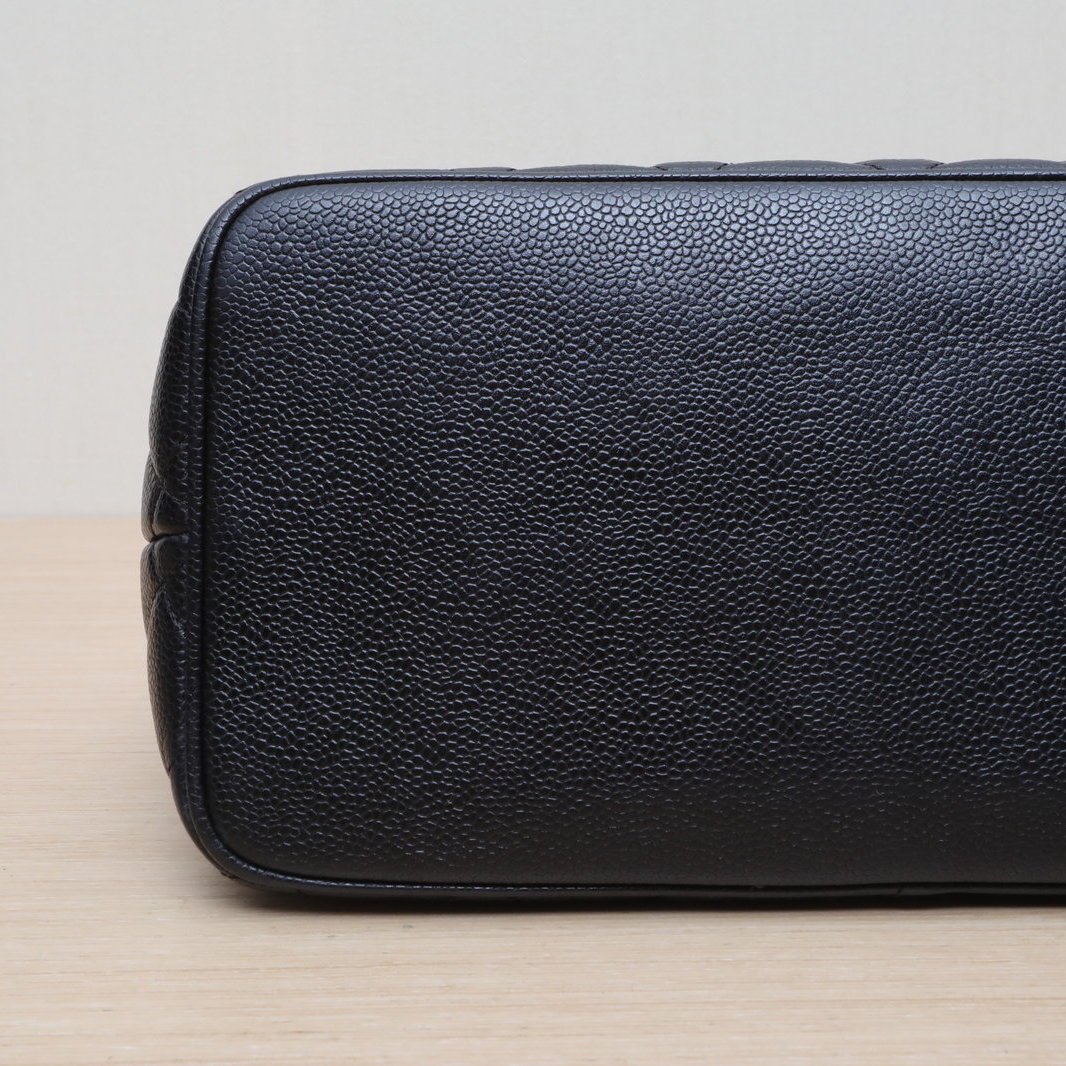 *CHANEL Vintage Black Gold Calfskin Hilton Coin Purse-Hana Vintage