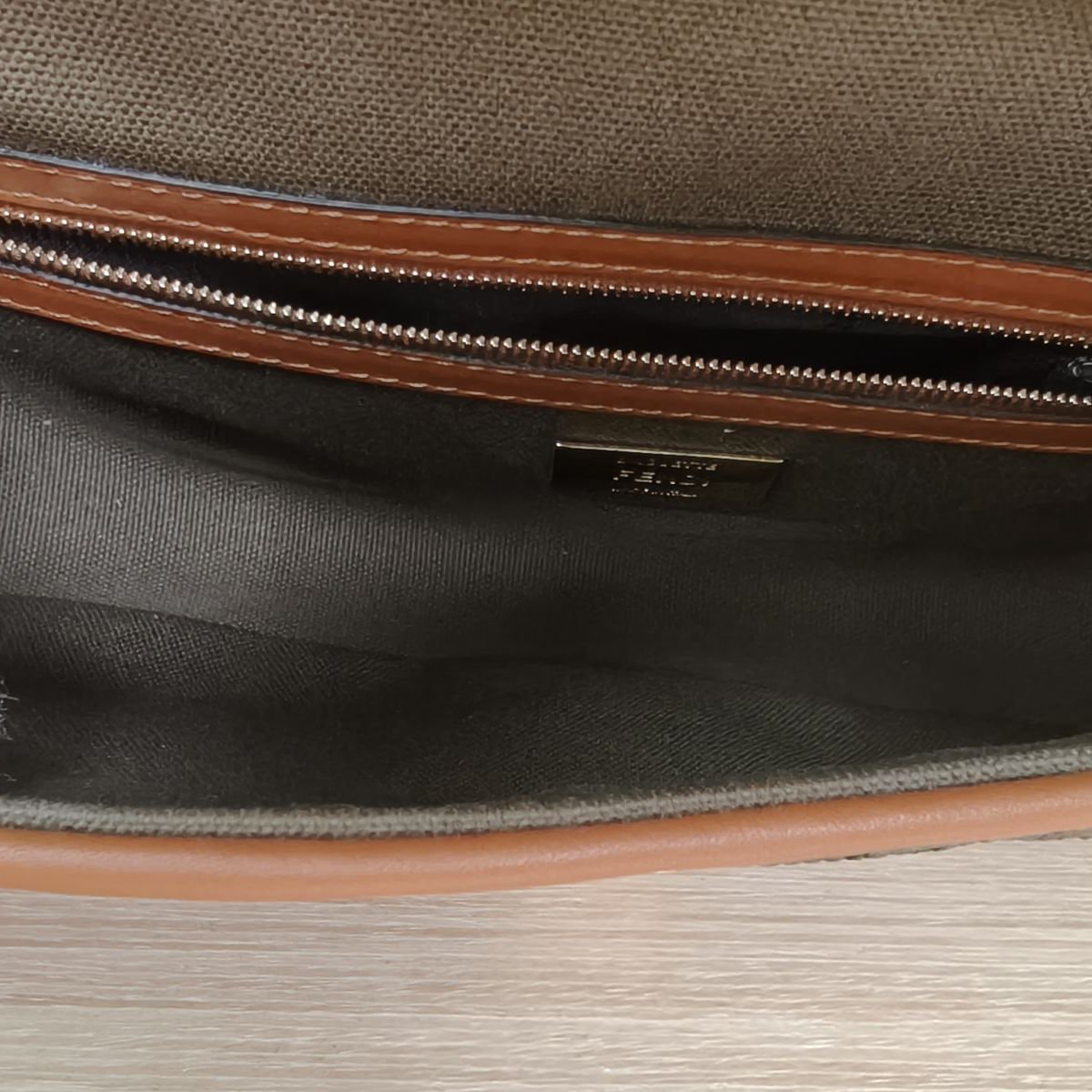 *FENDI Baguette bag Medium Size-Hana Vintage