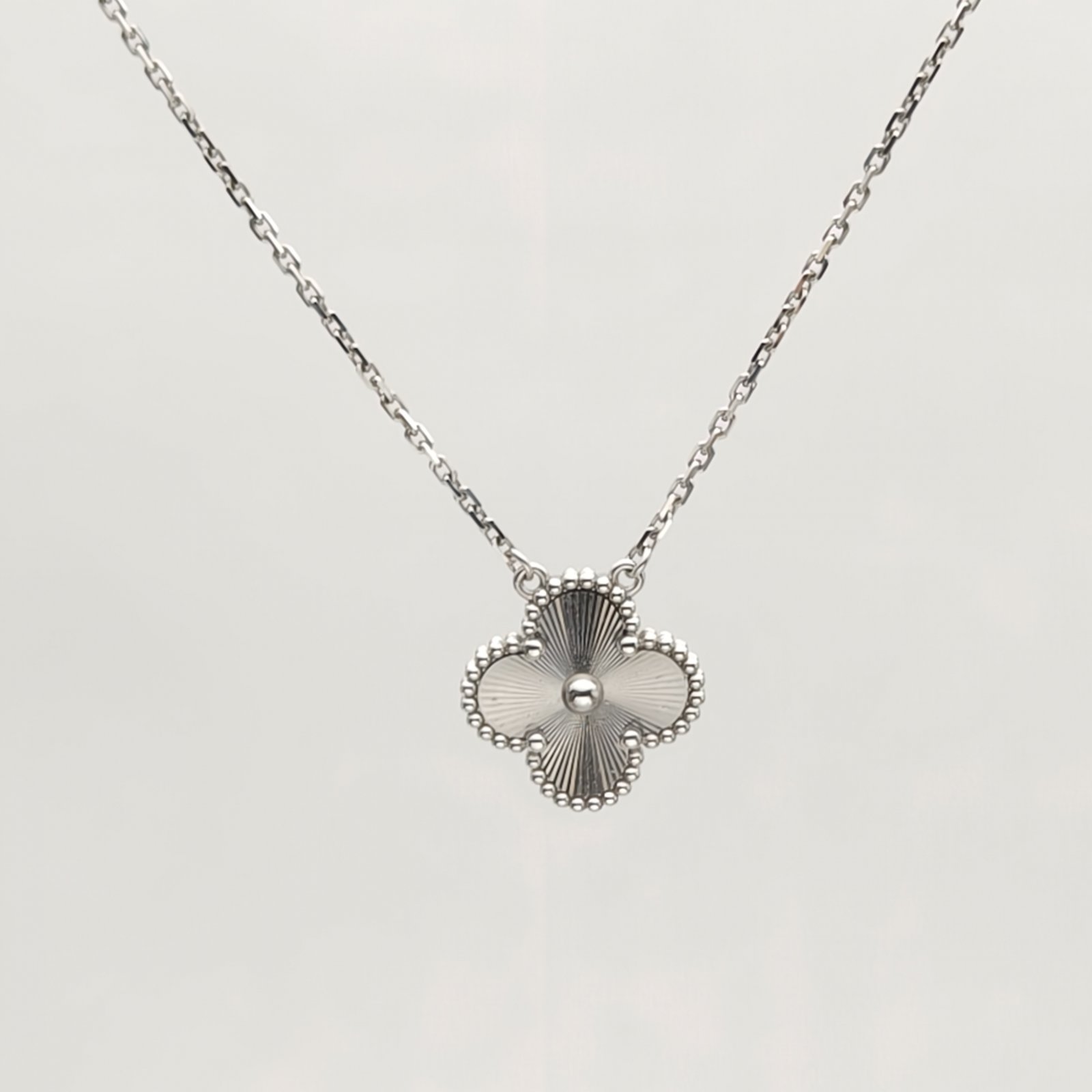 VAN CLEEF&ARPELS Vintage Alhambra Medium Single Flower Necklace Laser Engraving 18K White Gold-Hana Vintage