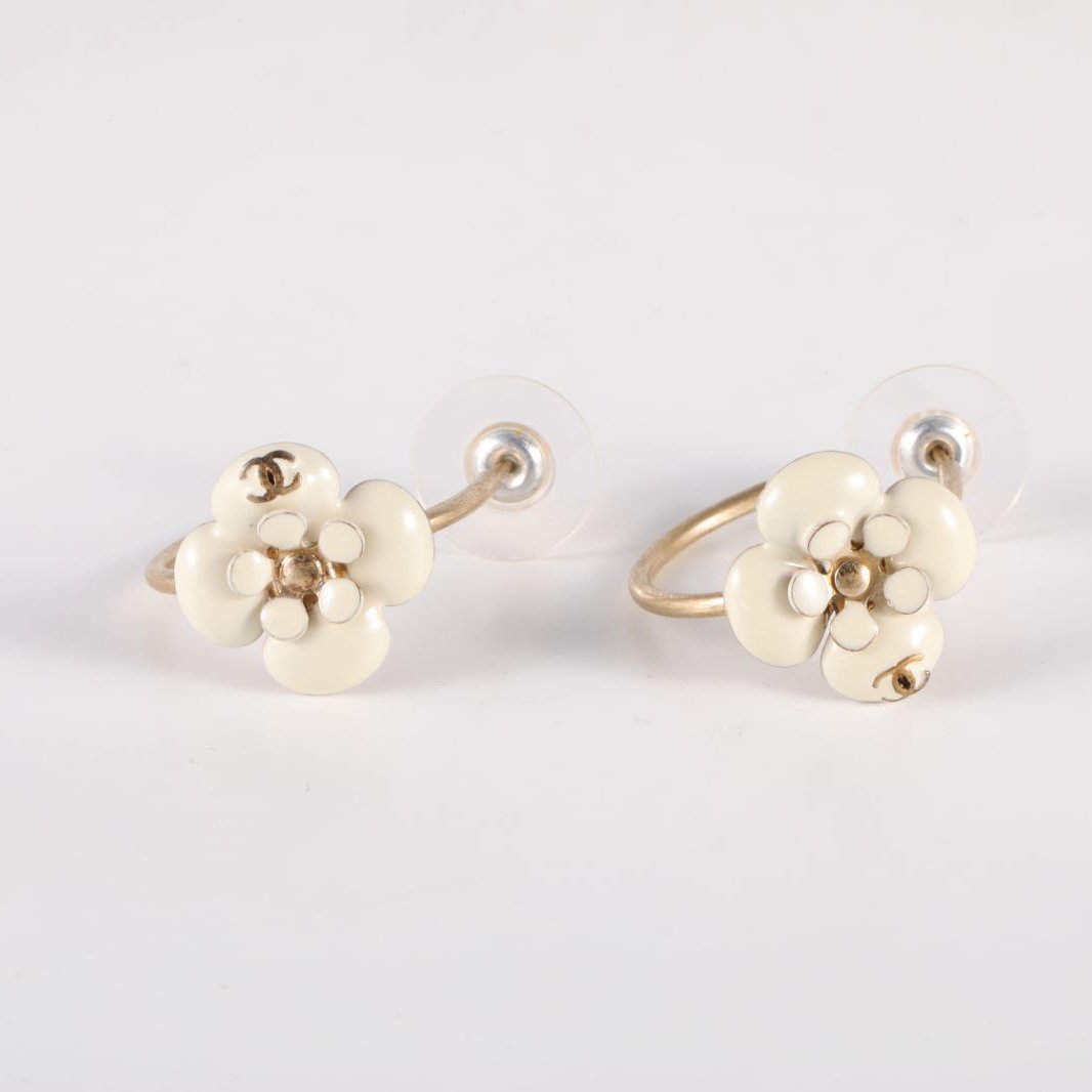 CHANEL 10P White Camellia Enamel Earrings Alloy