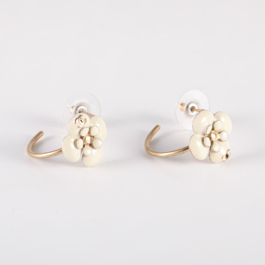CHANEL 10P White Camellia Enamel Earrings Alloy