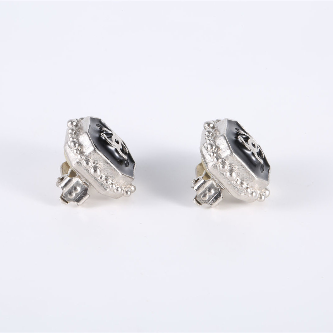 CHANEL 12A Vintage Black Square Clip-on Earrings Alloy-Hana Vintage