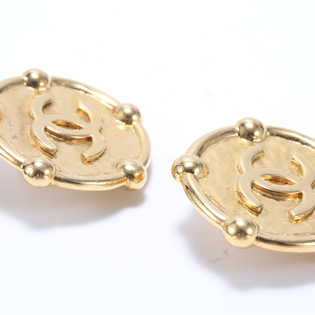 CHANEL Vintage Alloy-Hana Vintage