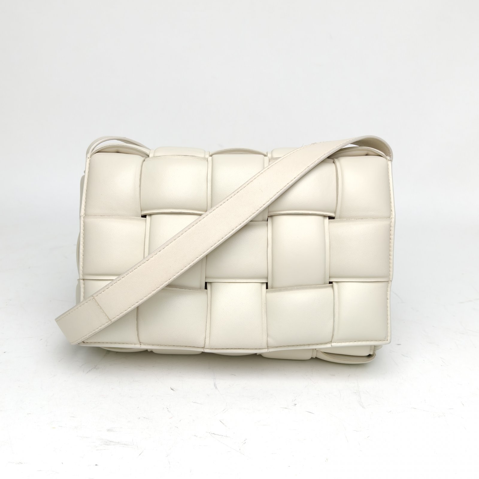 BOTTEGA VENETA Cassette Padded Medium 26-Hana Vintage