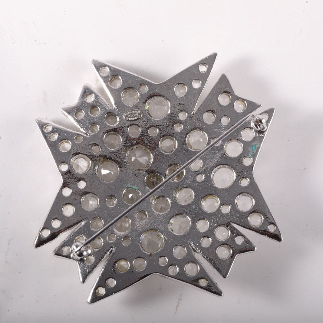 CHANEL Brooch Alloy-Hana Vintage