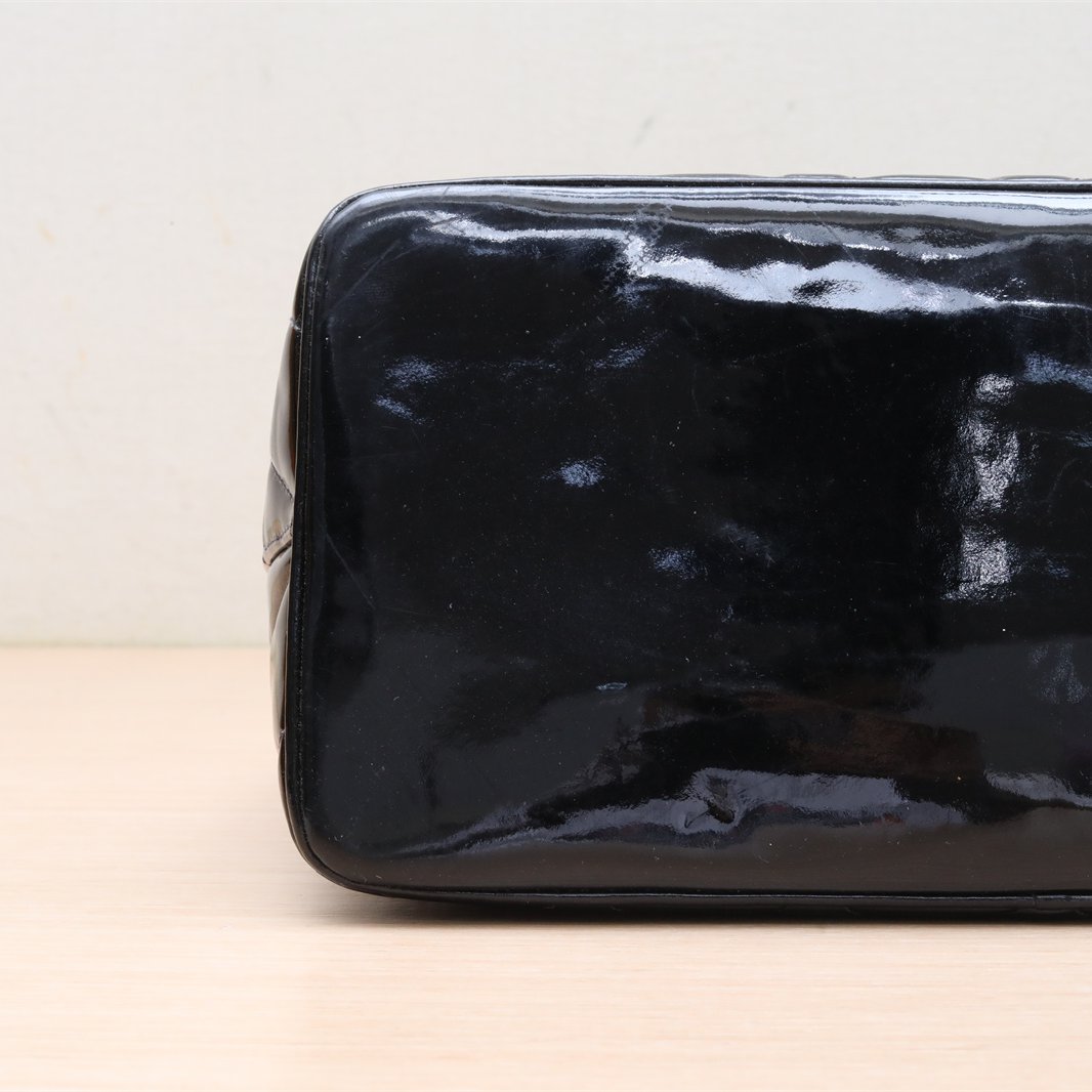 *CHANEL Vintage Hilton coin bag-Hana Vintage
