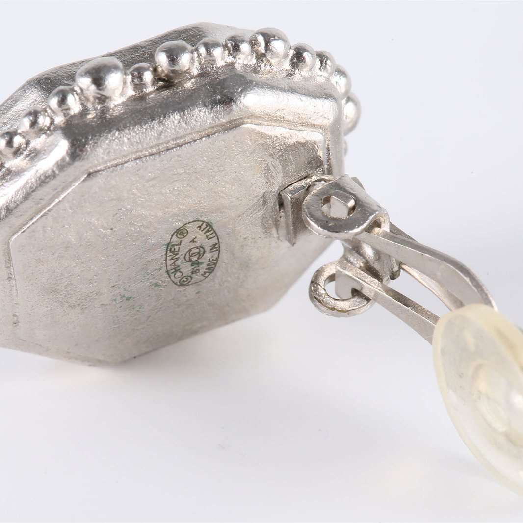 CHANEL 12A Vintage Black Square Clip-on Earrings Alloy-Hana Vintage