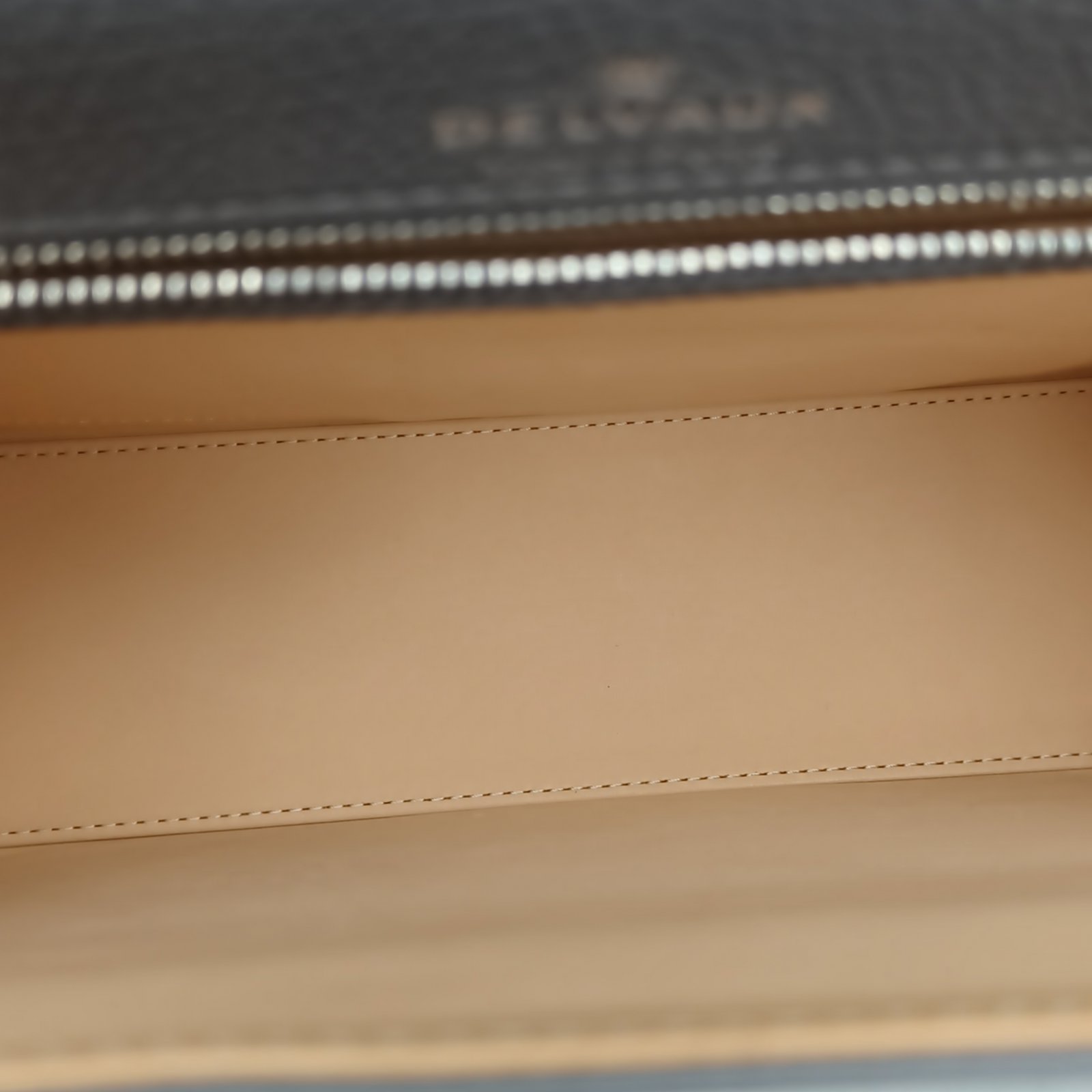 *DELVAUX Tempete Medium 27.5-Hana Vintage