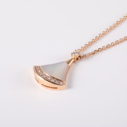 BVLGARI DIVAS DREAM Diamond Studded 18K Gold Necklace 18K Rose Gold,Diamond,Mother of Pearl-Hana Vintage