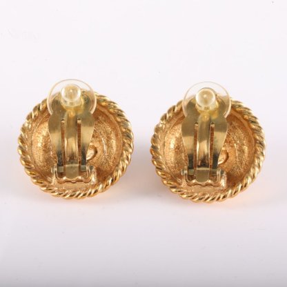 CHANEL Vintage 95A Round Double C logo Ear Clips Alloy-Hana Vintage