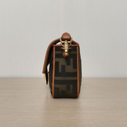 *FENDI Baguette bag Medium Size-Hana Vintage