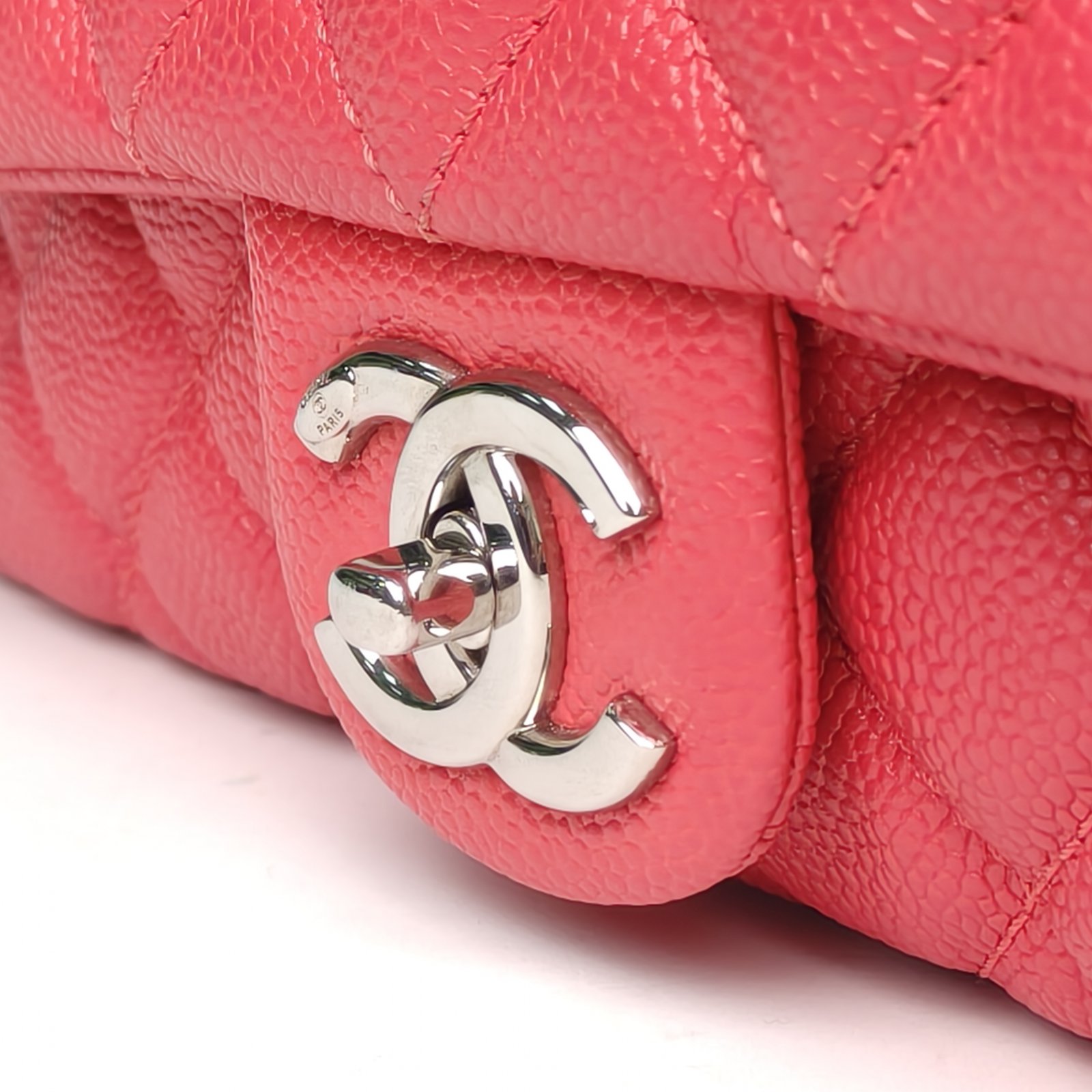 *CHANEL Red 2015 Sliver Hardware Quilted Pattern Seasonal Style with Zipper Camera Bag CF Flap Bag 30cm-Hana Vintage