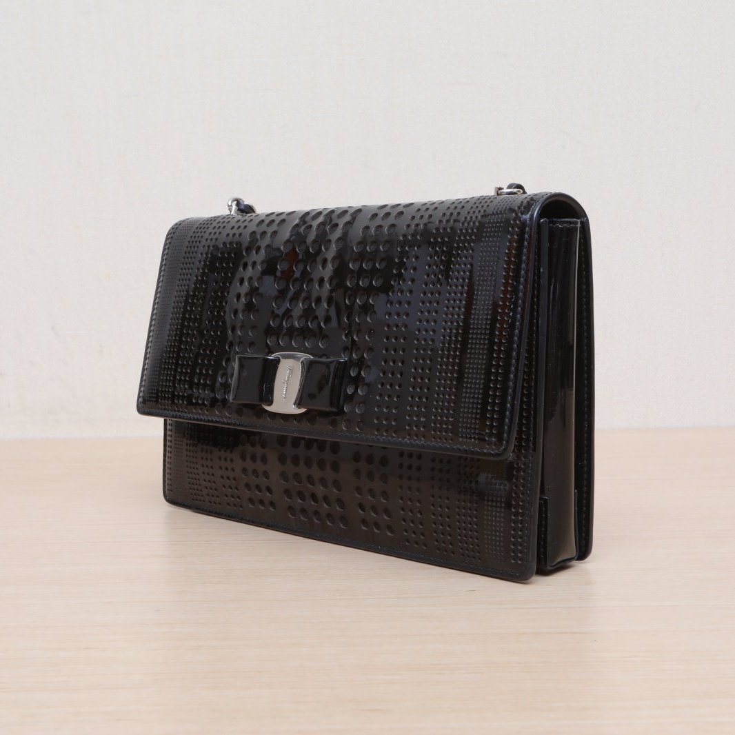 *Salvatore Ferragamo Black Patent liver Hardware Bow Chain Crossbody Bag-Hana Vintage