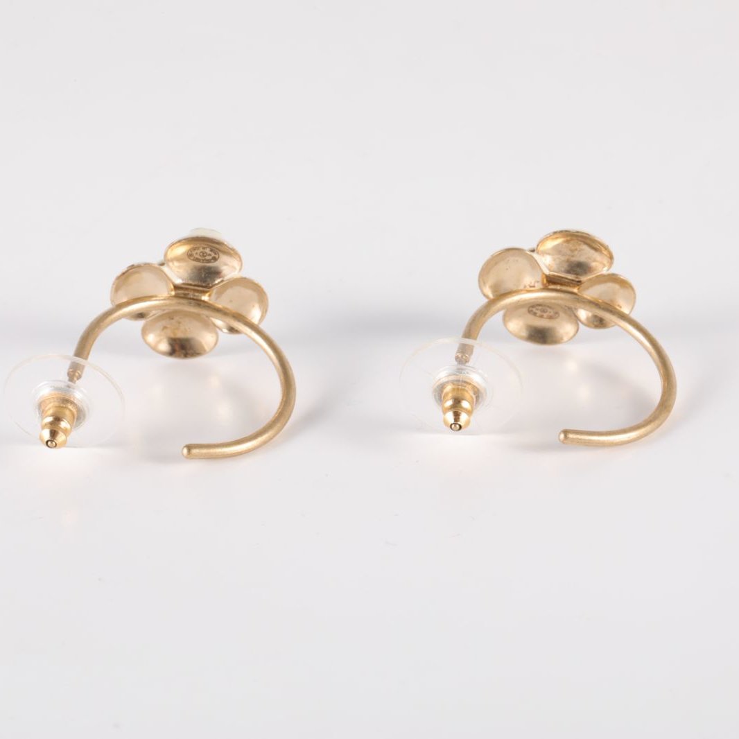 CHANEL 10P White Camellia Enamel Earrings Alloy
