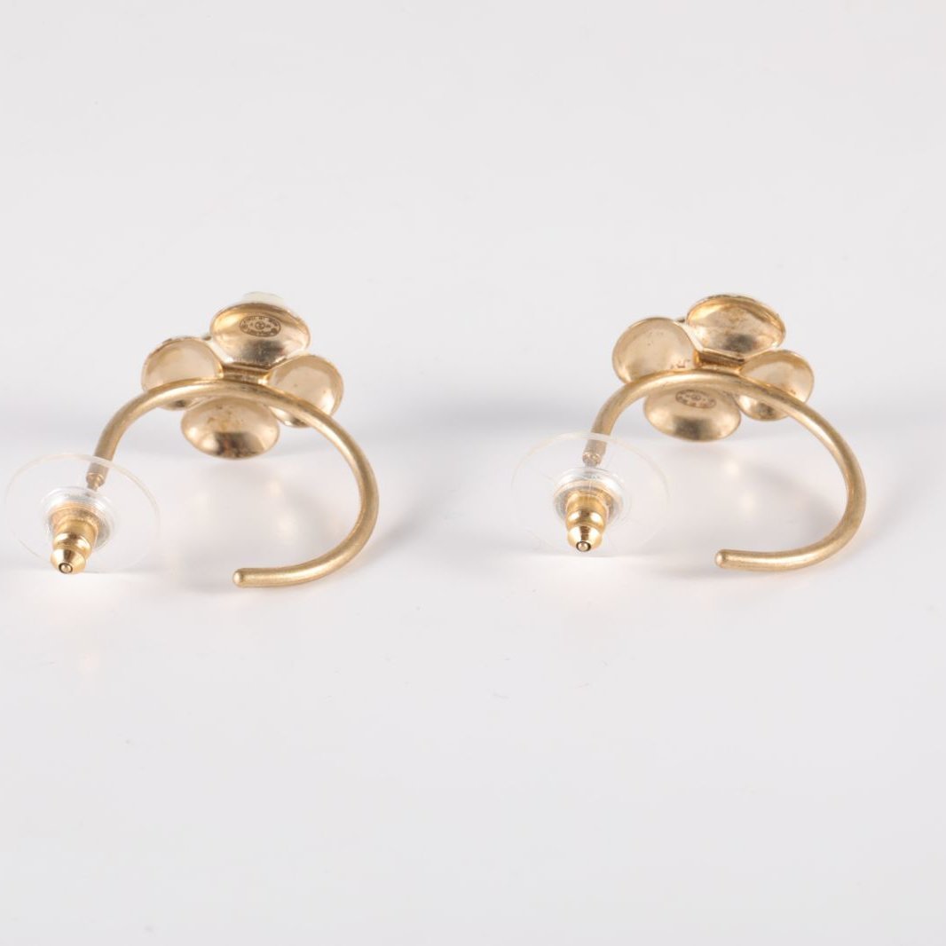 CHANEL 10P White Camellia Enamel Earrings Alloy
