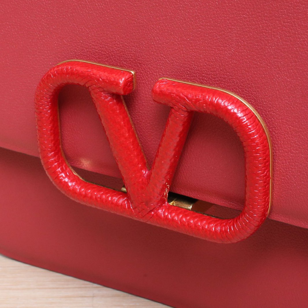 *VALENTINO Red New Logo Saddle Chain Bag, Small Size, 20CM-Hana Vintage