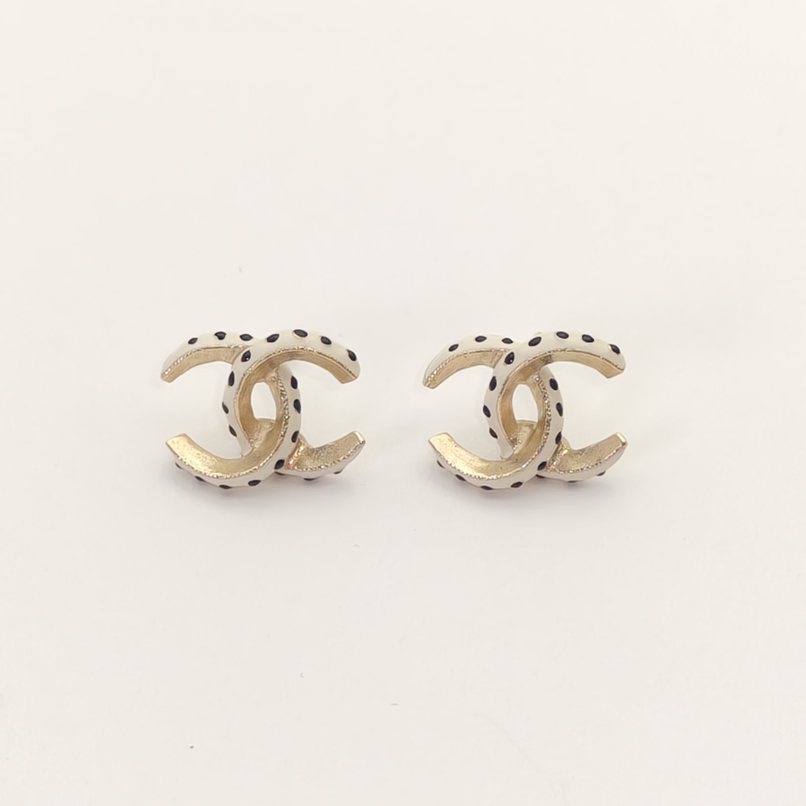CHANEL 16C Spiral Earrings Alloy-Hana Vintage