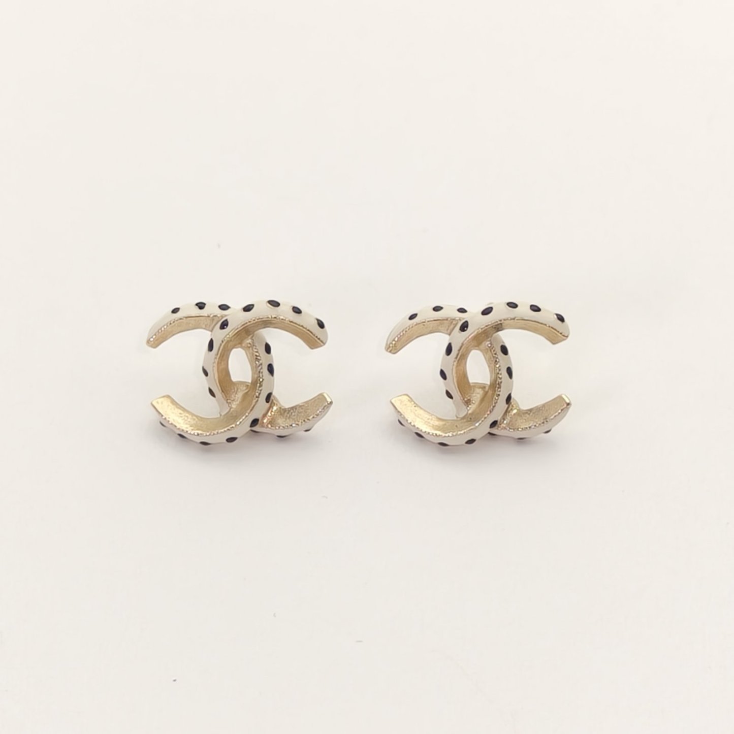 CHANEL 16C Spiral Earrings Alloy-Hana Vintage