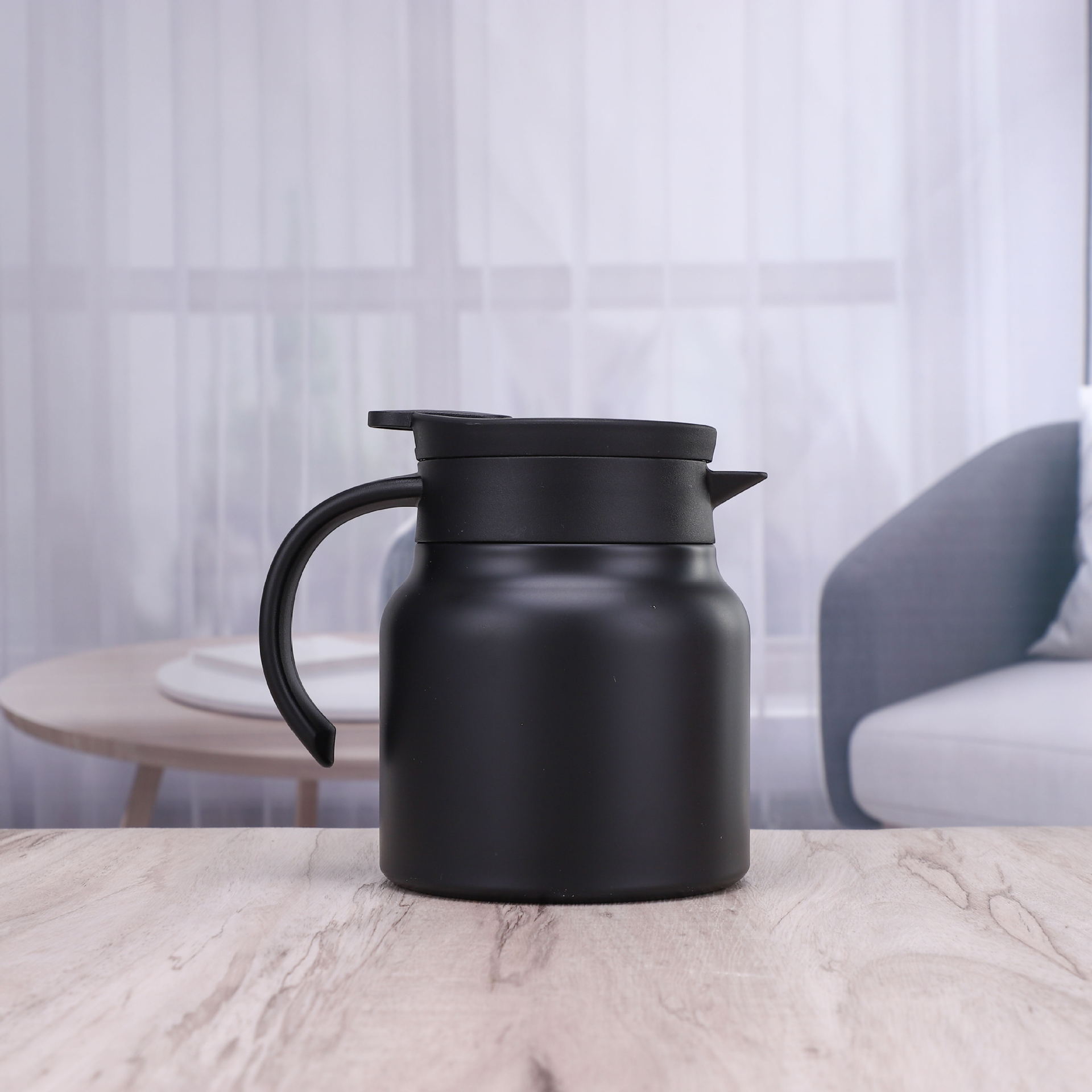 Thermal insulated stainless steel pot steeps tea aroma.