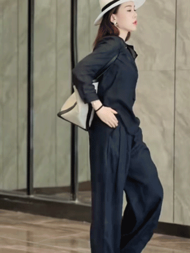 Stylish cotton and linen wide-leg pantsuit