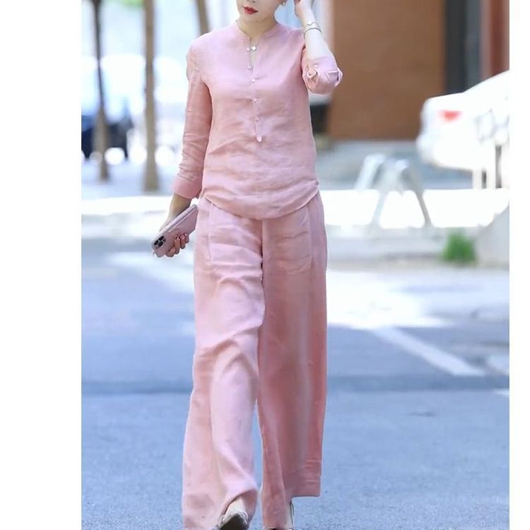 Stylish cotton and linen wide-leg pantsuit