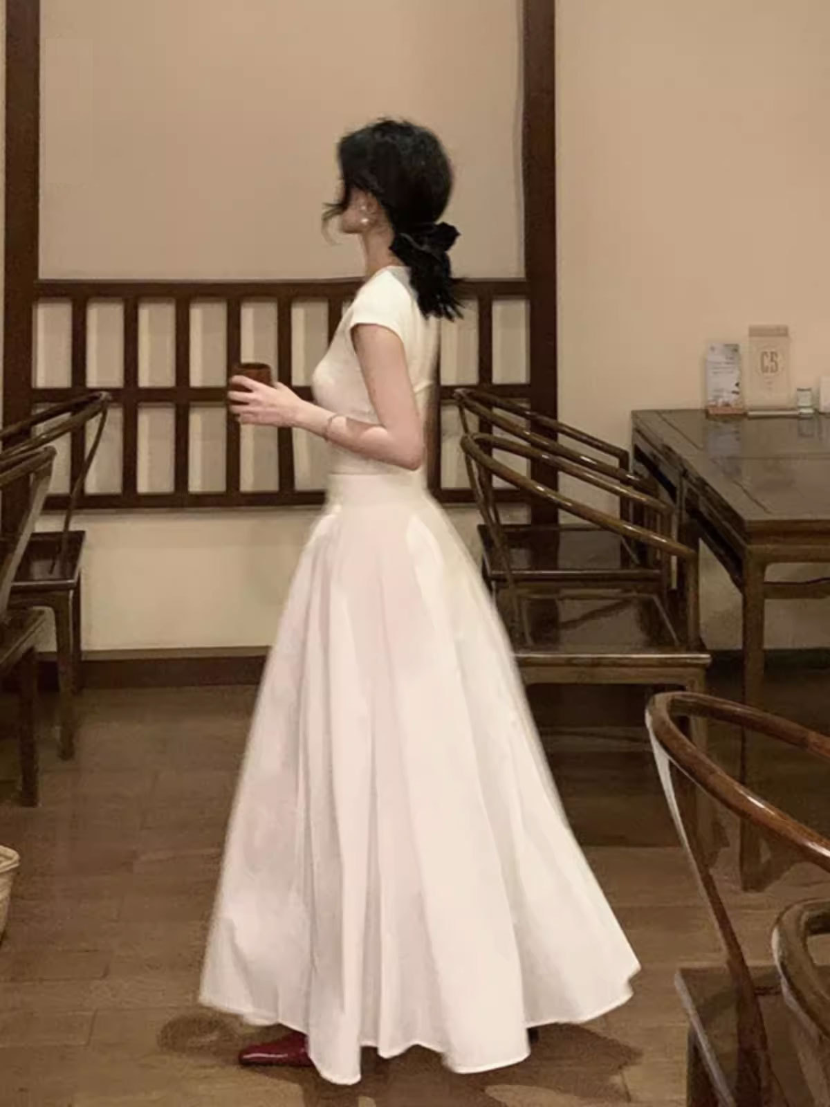 ชุดสองชิ้นกระโปรงยาวเอวสูงและดูผอมสไตล์ฝรั่งเศสเฮปเบิร์น