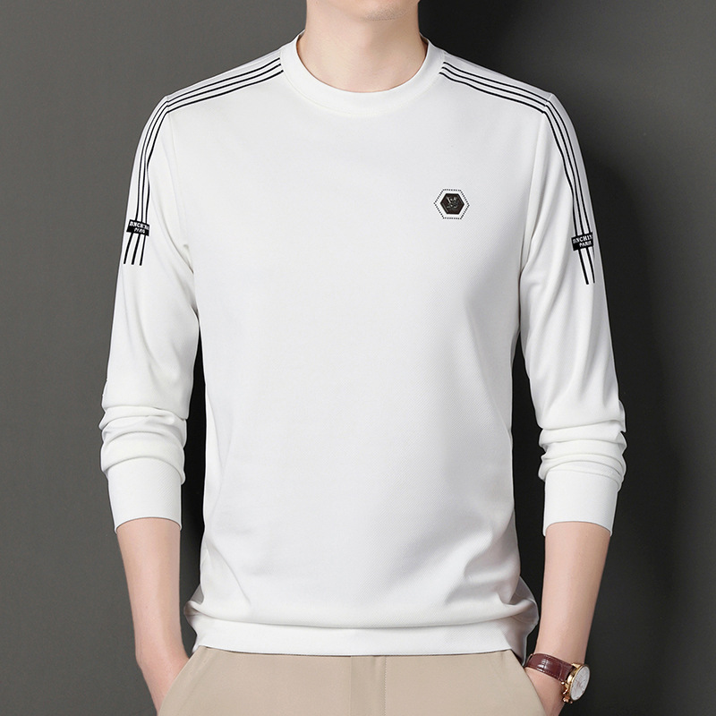 เสื้อยืดแฟชั่นและสบาย