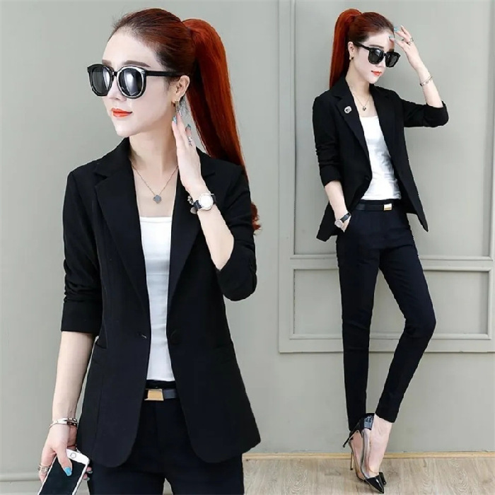 เสื้อเบลเซอร์รุ่นสั้น มีเอกลักษณ์ ดูหรูดูแพง