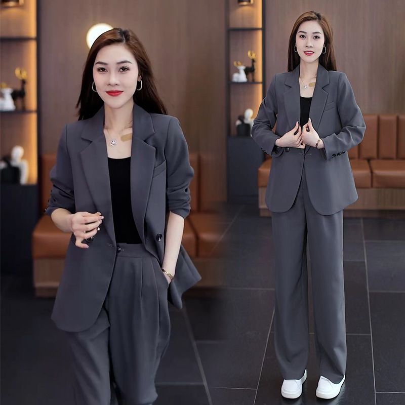 ชุดลำลองแฟชั่นทันสมัย