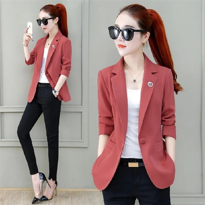 เสื้อเบลเซอร์รุ่นสั้น มีเอกลักษณ์ ดูหรูดูแพง
