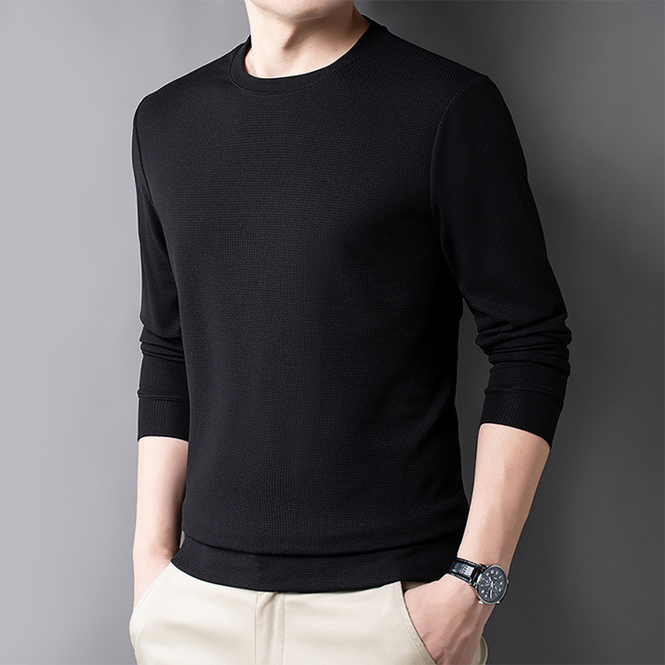 เสื้อปกคอกลมสีทึบที่ผู้ชายต้องมีสำหรับฤดูใบไม้ร่วง