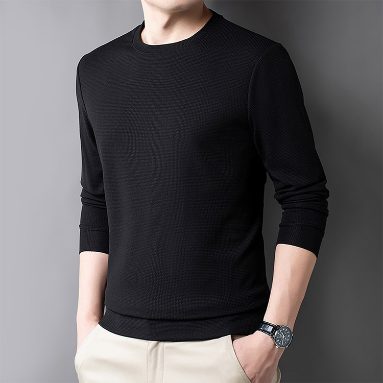 เสื้อปกคอกลมสีทึบที่ผู้ชายต้องมีสำหรับฤดูใบไม้ร่วง