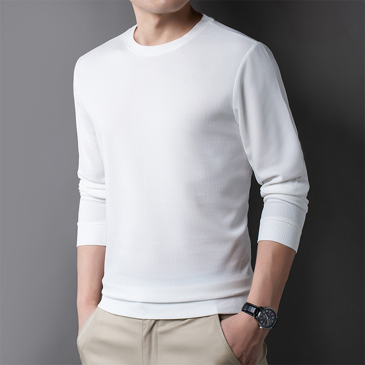 เสื้อปกคอกลมสีทึบที่ผู้ชายต้องมีสำหรับฤดูใบไม้ร่วง