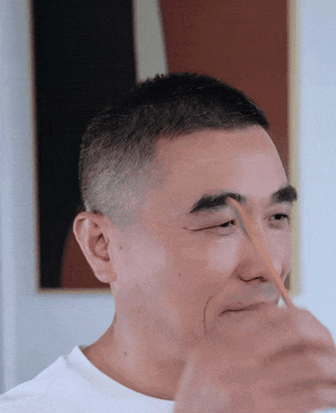 超輕量舒適防藍光老花眼鏡，1 秒自動對焦，視野清晰5倍，每個細節都清晰可見