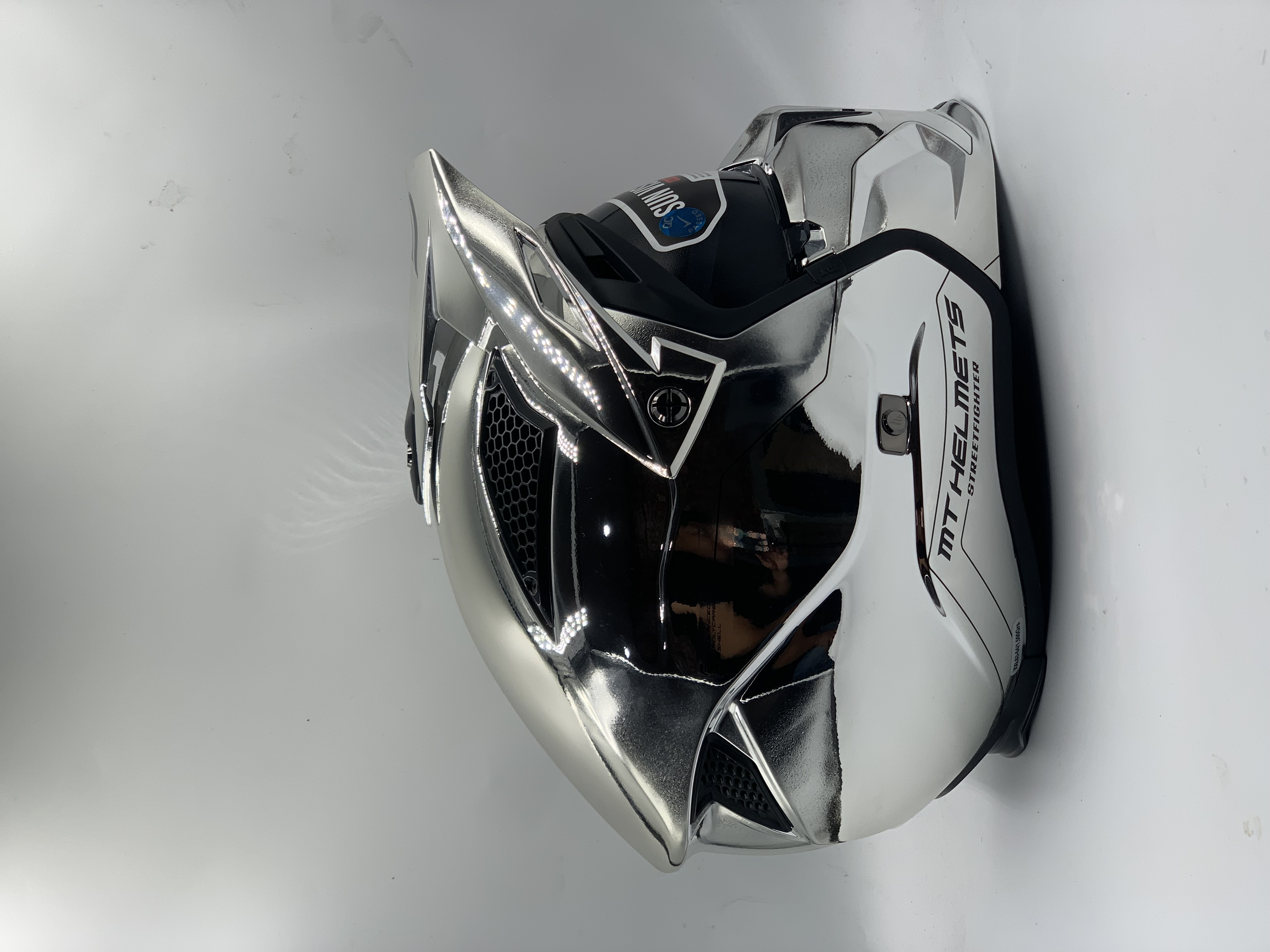 MT Helmet Street Fighter SV Chromed A2 Silver