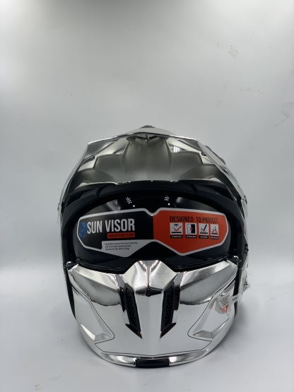 MT Helmet Street Fighter SV Chromed A2 Silver
