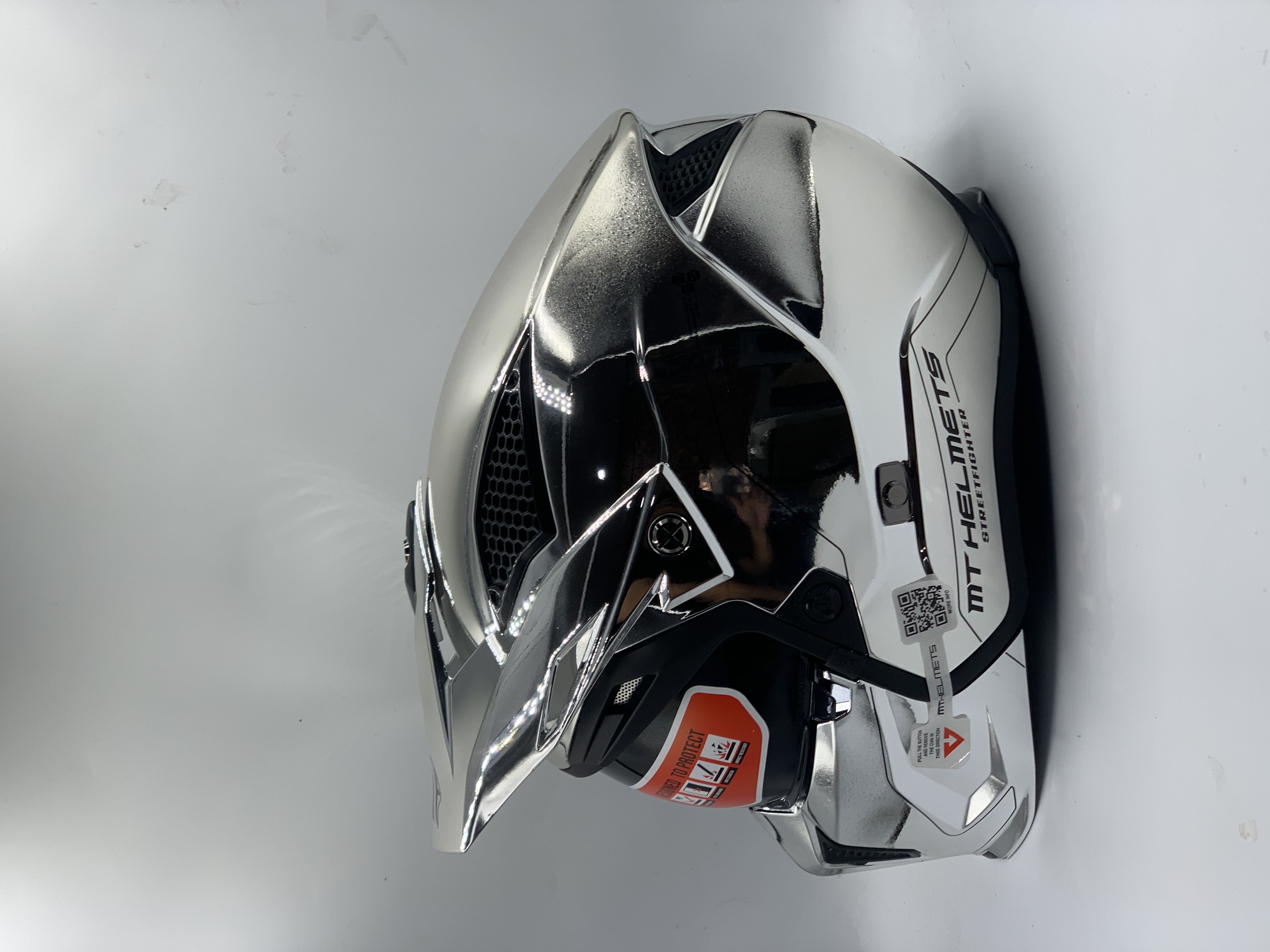 MT Helmet Street Fighter SV Chromed A2 Silver