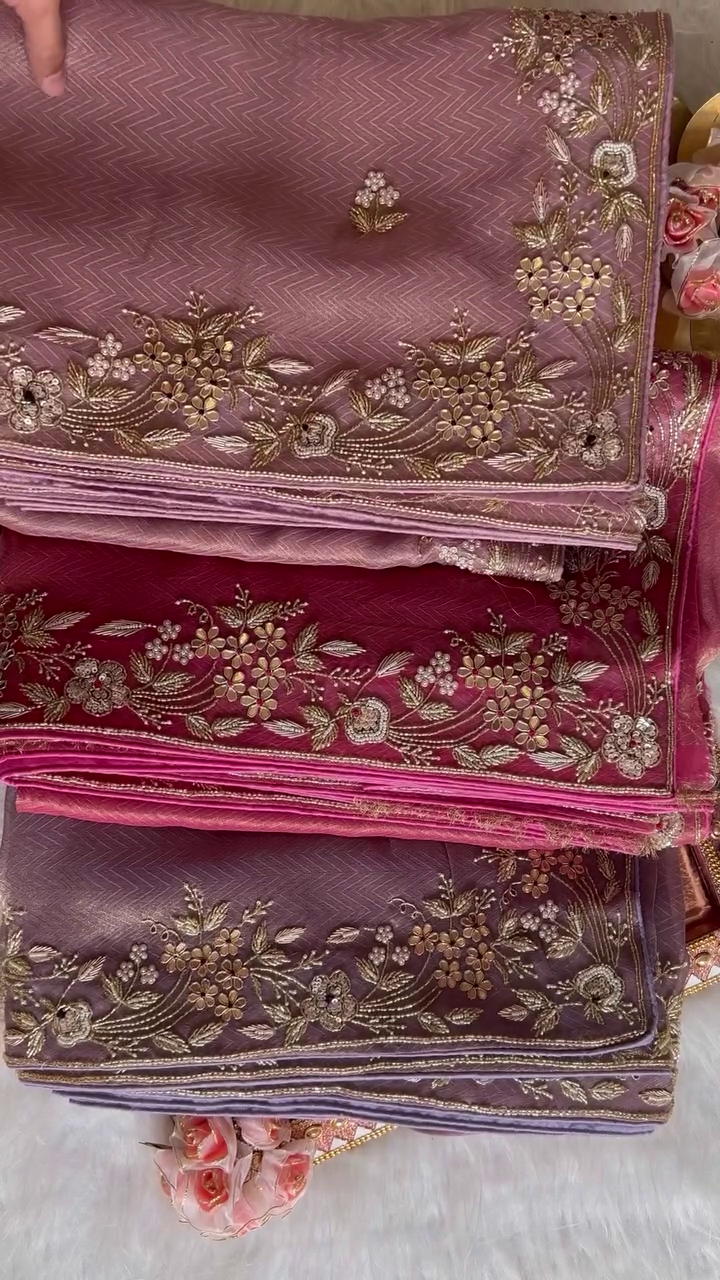 Elegant Zariwork Semi Crepe Saree – A Perfect Blend of Tradition and Modernity