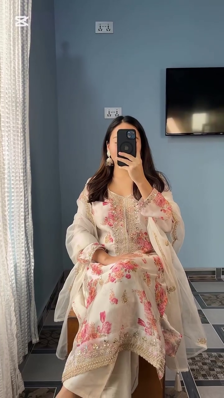 Elegant Off White Kundan Organza Suit – A Timeless Blend of Luxury and Grace