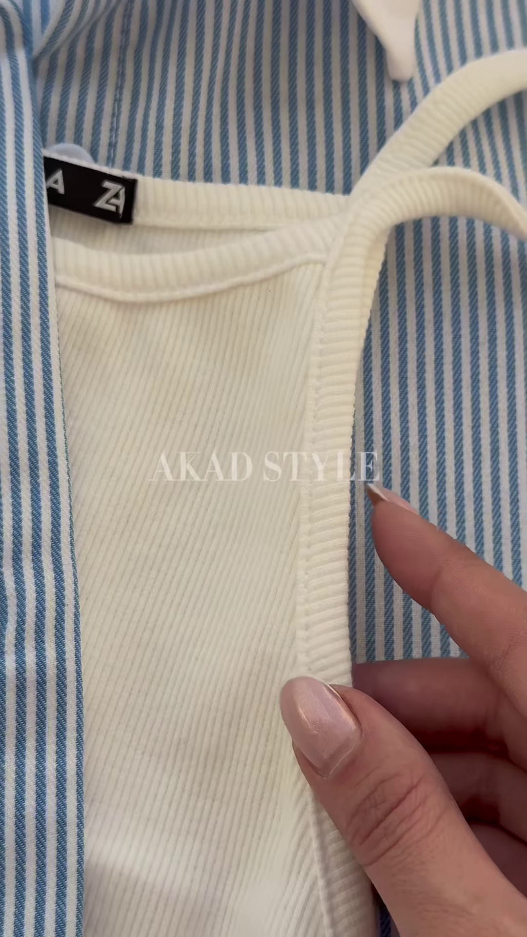 Striped Button-Down Shirt with Contrast Collar – Timeless Chic