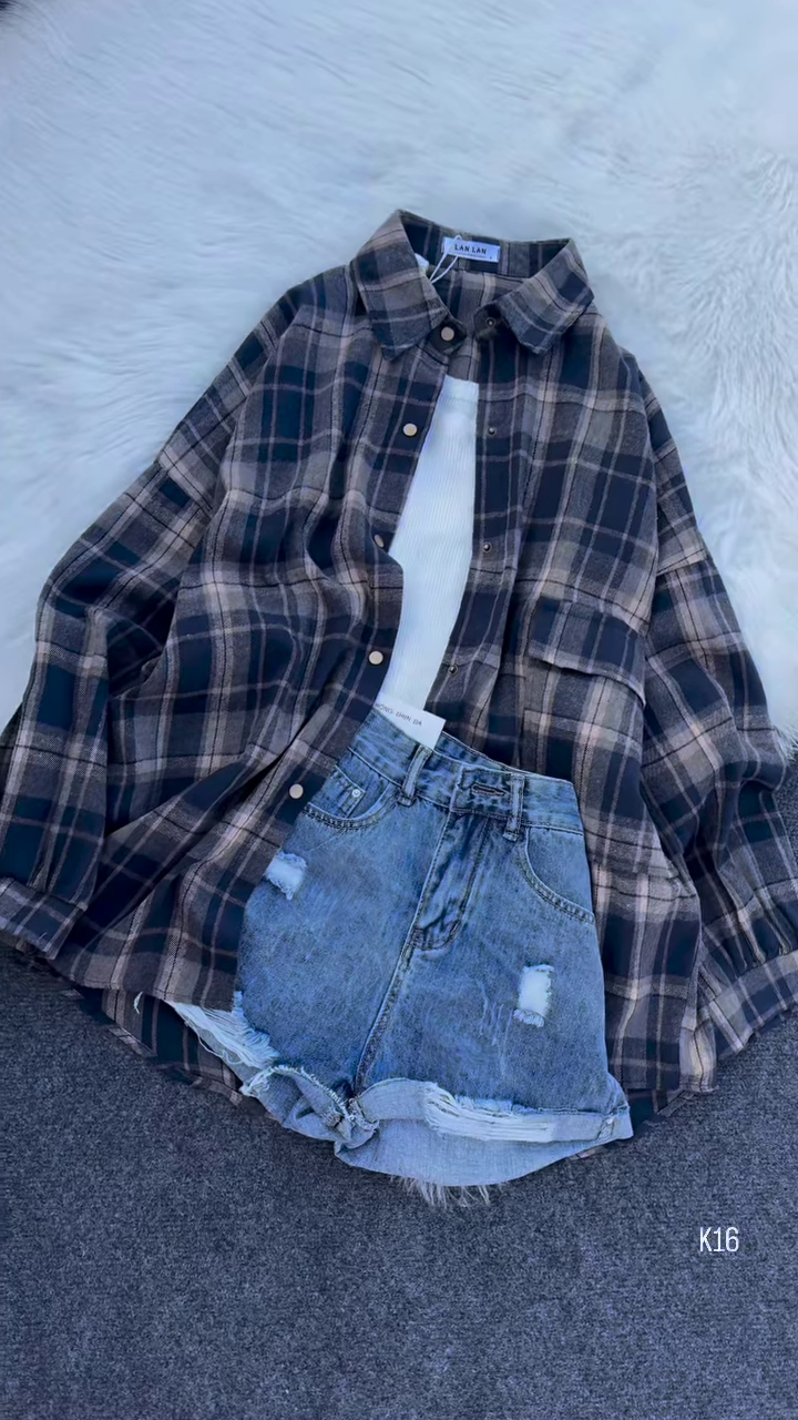 Oversized Plaid Flannel Shirt – Classic & Cozy