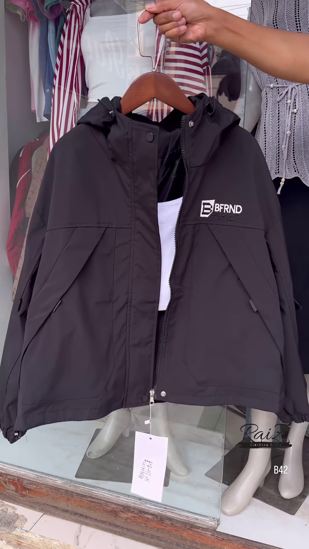 🔥 Trendy Hooded Windbreaker – Street Style Must-Have! 🔥