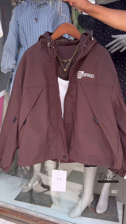 🔥 Trendy Hooded Windbreaker – Street Style Must-Have! 🔥