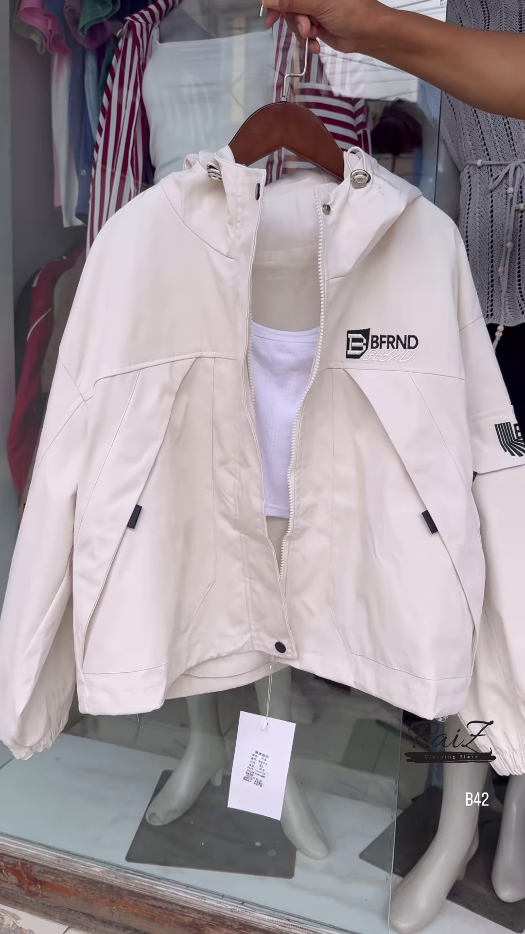 🔥 Trendy Hooded Windbreaker – Street Style Must-Have! 🔥